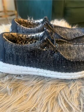 Kids Hey Dude Shoes - Black size 4Y